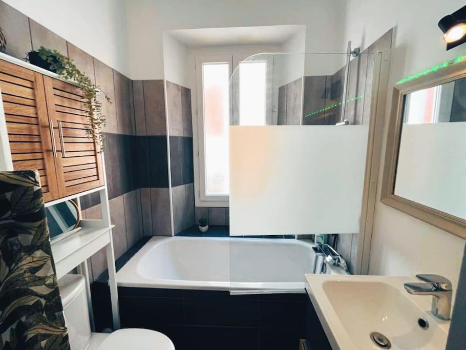 Grand Appartement Cosy Lumineux Saint-Maximin Esterno foto